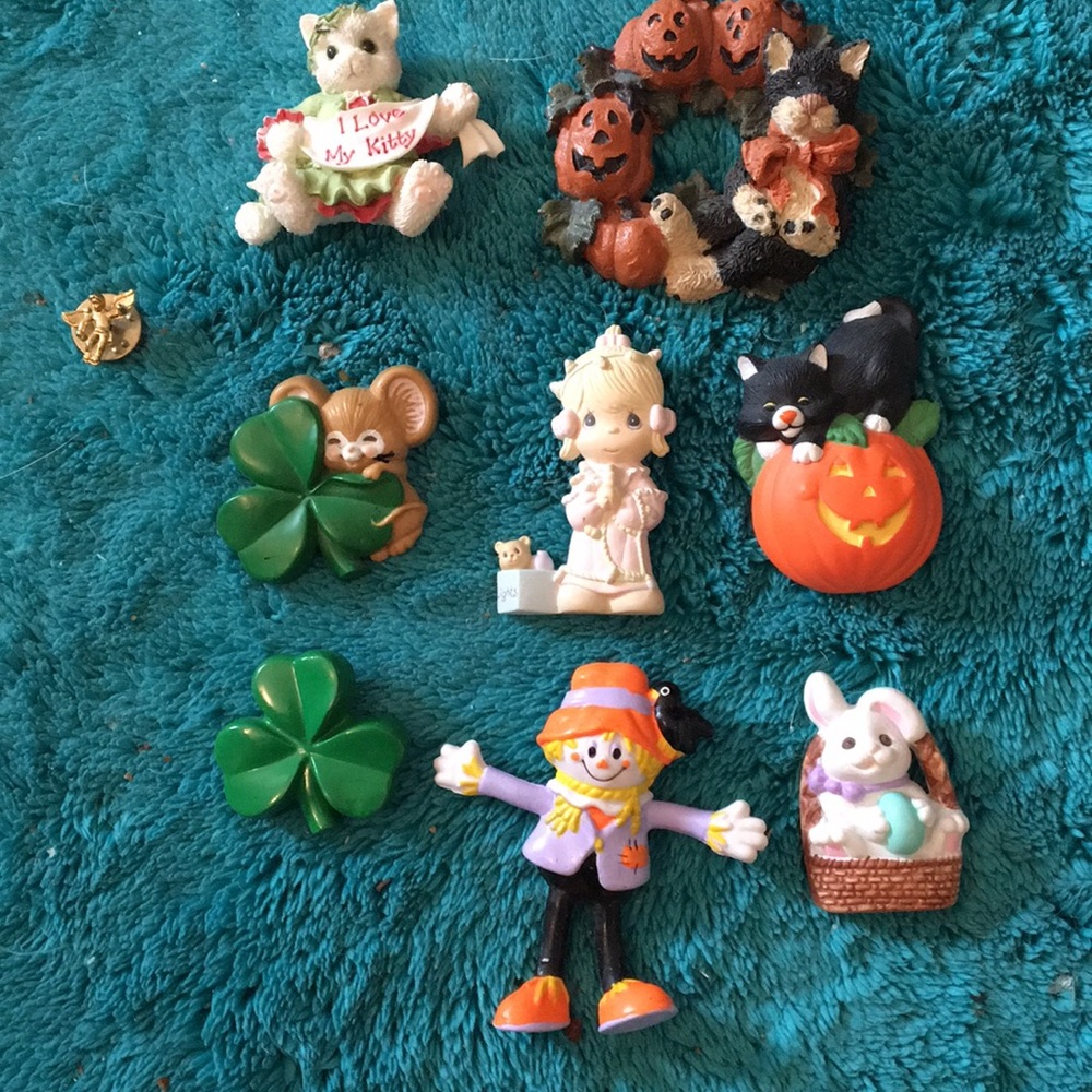 9 piece vintage Hallmark pins for holidays